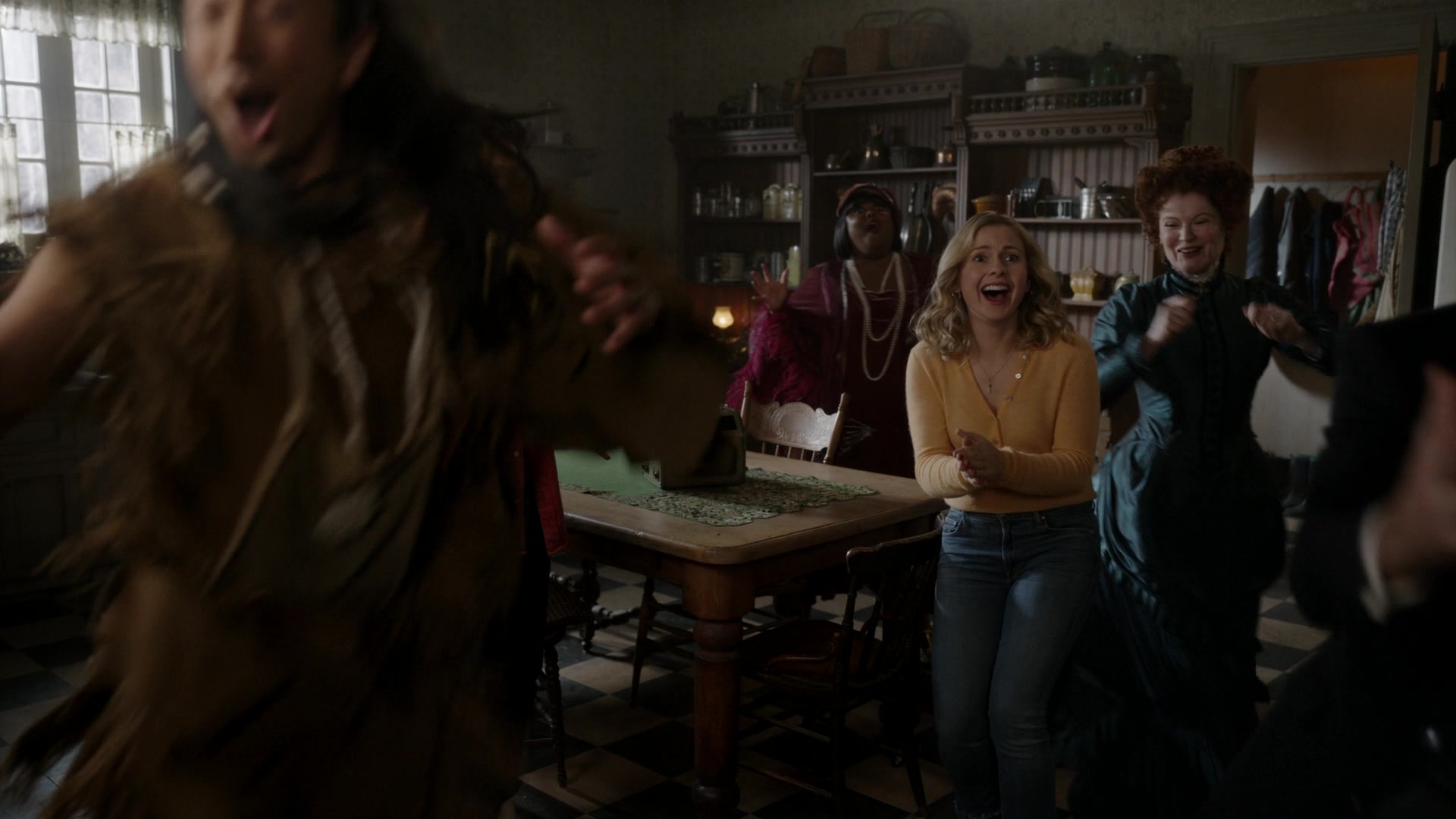 ghostscbs213_28124029.jpg