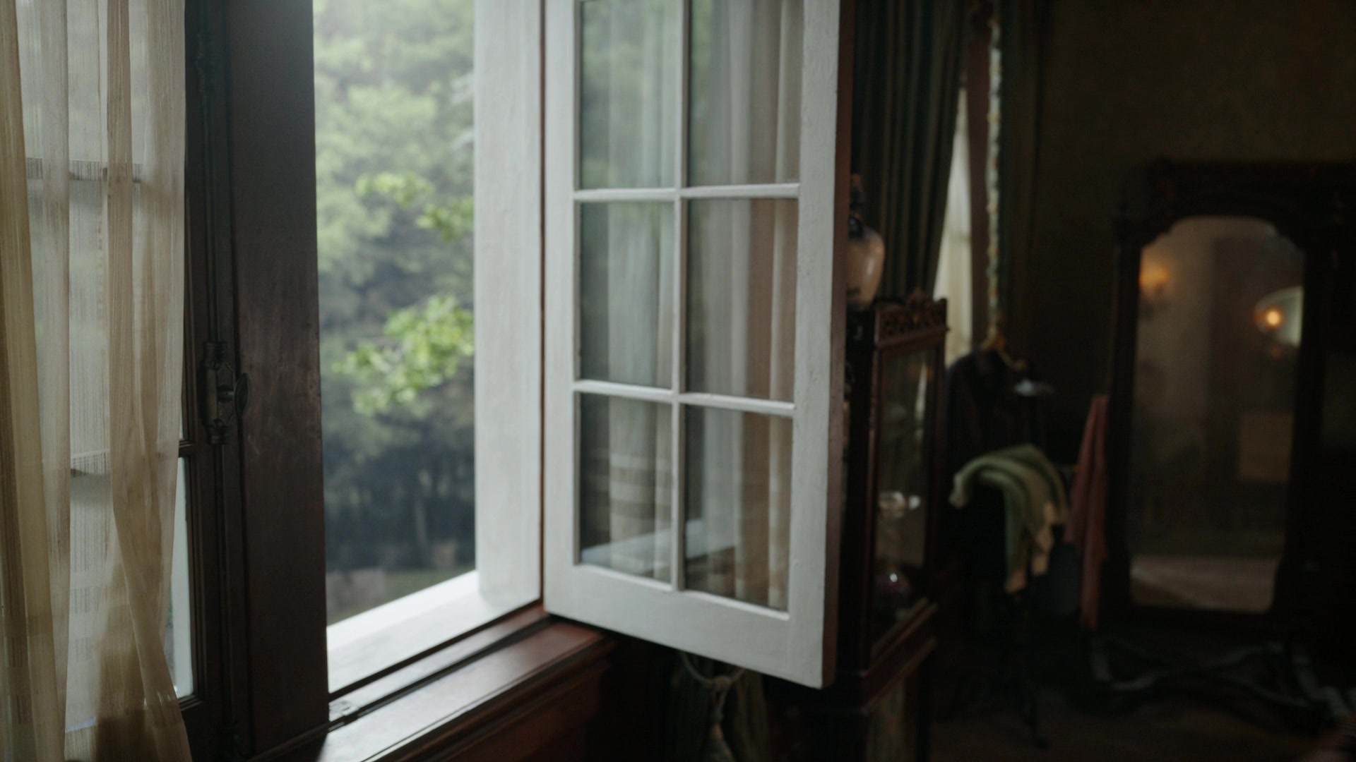 ghosts206_28138929.jpg